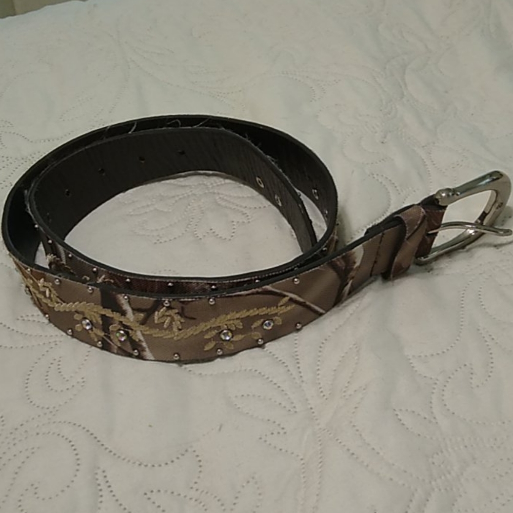 Ladies camo belt